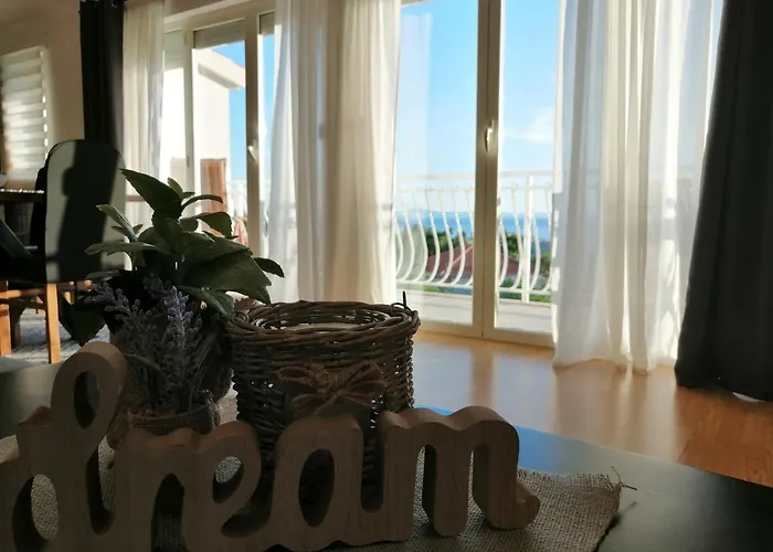 Apartment Near The Sea