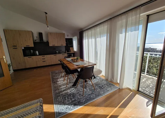 Apartment Near The Sea